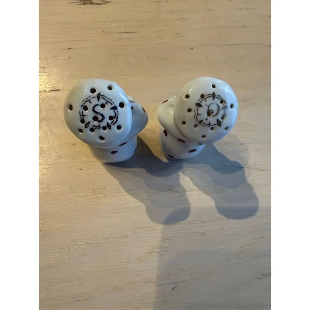 vintage ceramic salt and pepper shakers chef and a baker Japan 1950s.